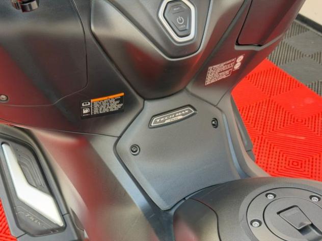 YAMAHA T-Max 560 TECH MAX CERAMIC GREY rif. 24117932 - Foto 8