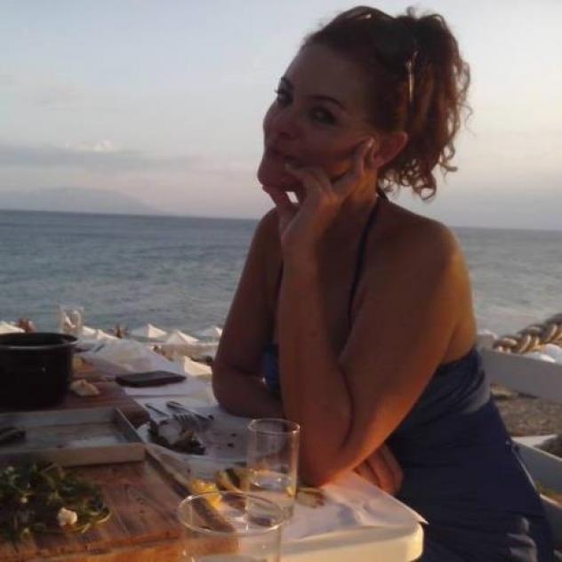 Donna di Ercolano. Fisico Normale Tel: