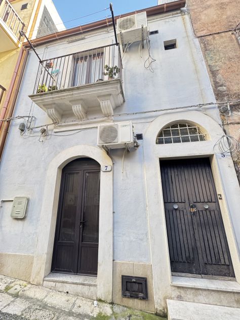 Vendesi casa singola a Ragusa centro