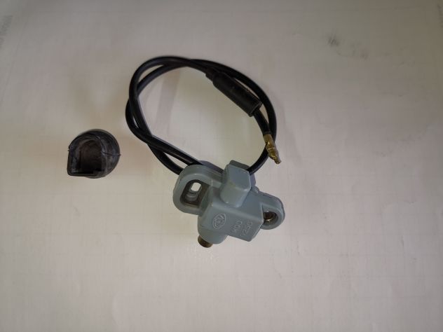 Interruttore pulsante stop pedale freno Piaggio Vespa 125 150 180 200 Cev 9250