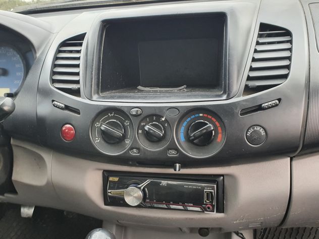 Mitsubishi L200 2.5 DI-D 4WD Cassone 2,20 m - Foto 8