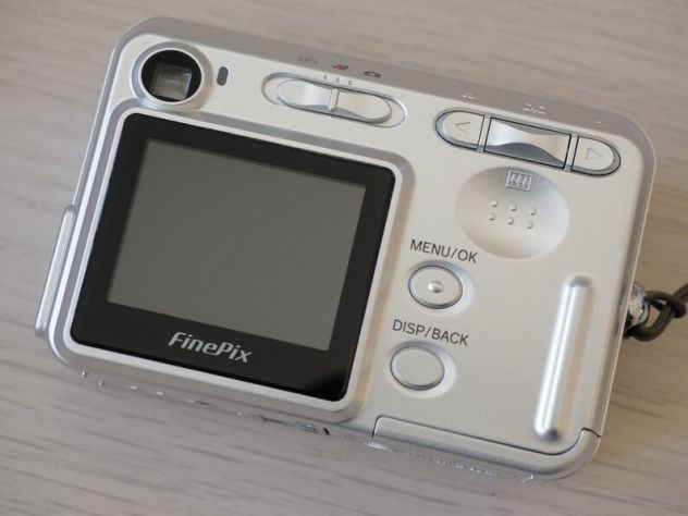 Fotocamera digitale compatta Fujifilm FinePix A360 da 4,1 MP con flash come nuo - Foto 8