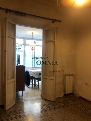 Immobile terratetto, da ristrutturare, disposto su due piani principali, oltre cantina e soffitta, con un gradevole giardino interno ed alcune pertine - Foto 10