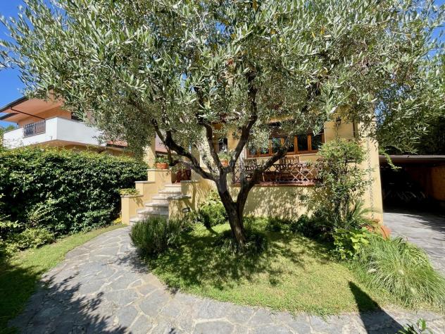 VILLA di 9 vani e di 130 mq (PIETRASANTA) rif. 099/VE - Foto 3