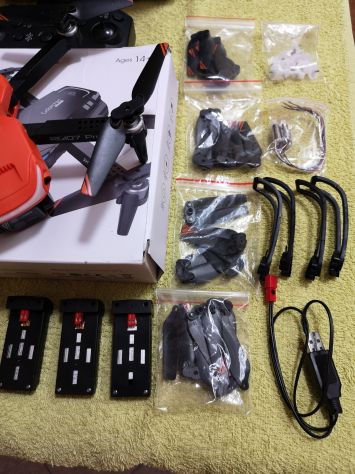 Drone nuovo completo di kit ricambi 3 batterie - Foto 5