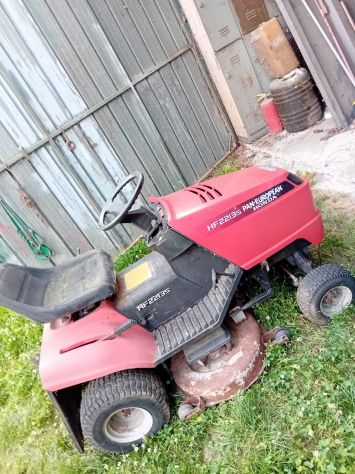 Trattorino rasaerba HF2213s
