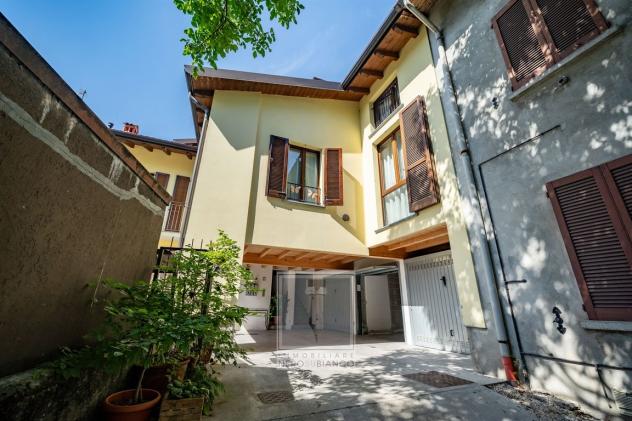 TRILOCALE RISTRUTTURATO CON BOX A CASTELLO B.ZA