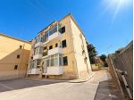 MODUGNO(BA) – ZONA VIA ROMA, TRIVANI CON POSTO AUTO