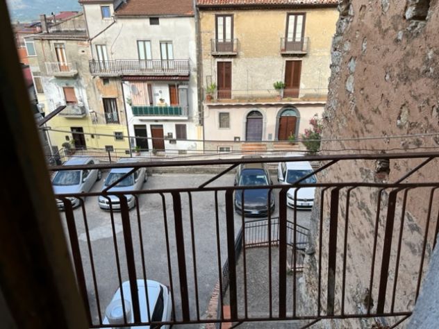 Roccadaspide, nel centro - soluzione semindipendente da ristrutturare