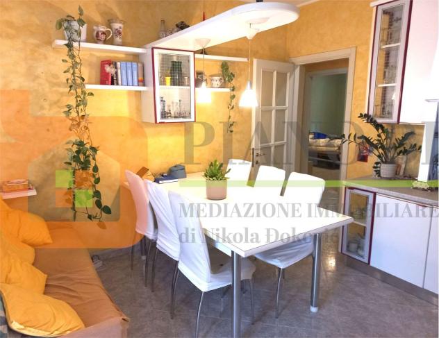 V000579 - AMPIO APPARTAMENTO CON TERRAZZO