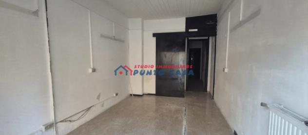 PRESSI VIA FARDELLA – Via Nicolò Riccio – Locale commerciale al PT con n. 3 vetrine su strada – 55mq ca. – 3 vani + wc. Angolare, buone condizioni. Eu - Foto 6