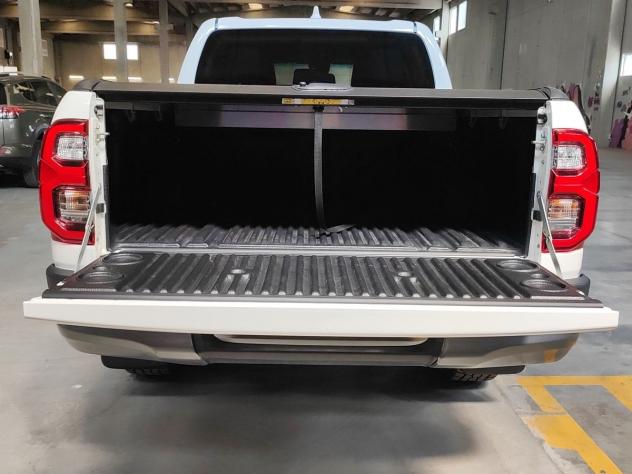 Toyota Hilux Hilux 2.4 D A/T 4WD 4 porte Invincible + CHIUSURA CASSONE SCORREVOLE - Foto 7