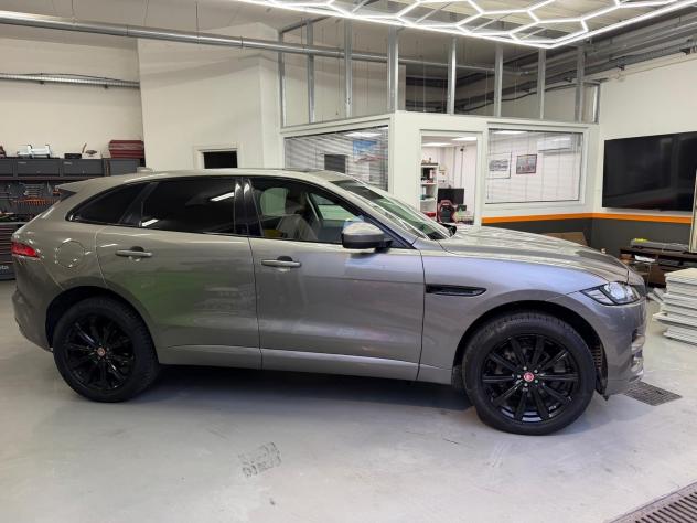 Jaguar F-Pace 2.0 D 240 CV AWD aut. Portfolio - Foto 7