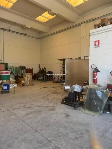 OCCASIONE CASE BRUCIATE VENDESI CAPANNONE INDIPENDENTE DI RECENTE COSTRUZIONE MQ. 350 CON SCOPERTO ESCLUSIVO - Foto 2