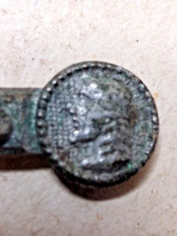 ANTICO CROCIFISSO SOUVENIR DELLE MISSIONI IN METALLO DI FUSIONE EPOCA 800 - Foto 3