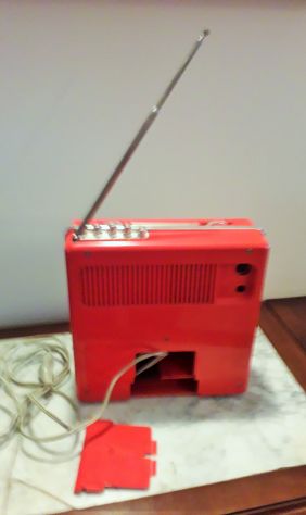 TELEFUNKEN F 105 rara radio AM/ FM anni '70 funzionante esclusivamente con c - Foto 2