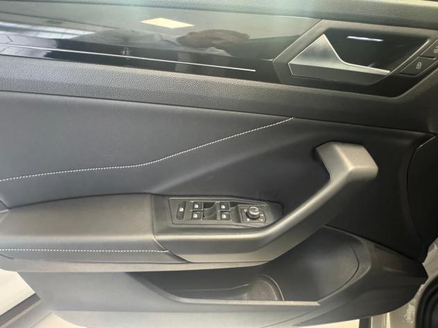 Volkswagen T-Roc 1.5 TSI ACT R-Line - Foto 9