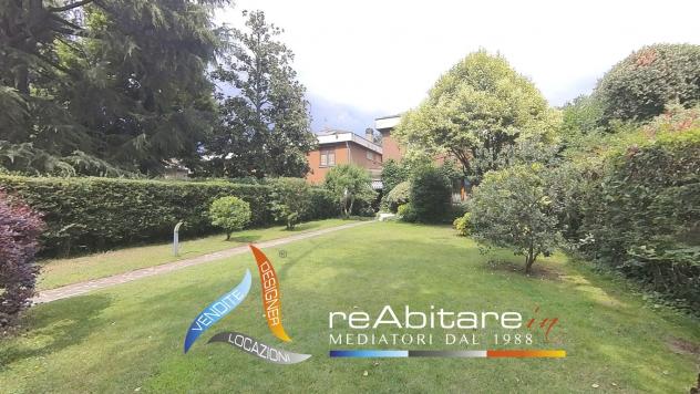 Villa Luminosa nel Verde: Privacy, Comfort e Spazi per la Famiglia - Foto 2