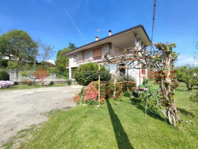 Casa indipendente di 435 m² con più di 5 locali e box auto in vendita a Oleggio Castello - Foto 9