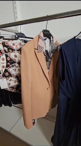 STOCK LOTTO ABBIGLIAMENTO FIRMATO SILVIAN HEACH - Foto 3