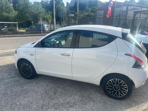 Lancia Ypsilon 1.0 FireFly 5 porte S&S Hybrid Platino - Foto 2