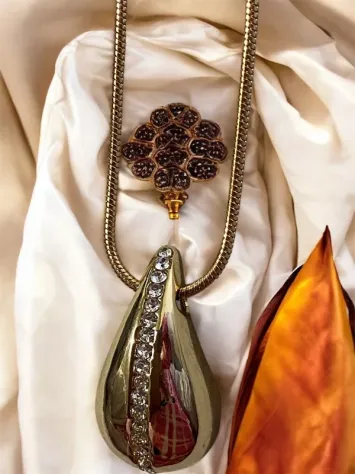 Set Collana + Orecchini dorati con brillanti incastonati - Foto 3