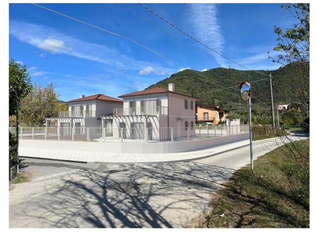 Casa semindipendente in vendita a Isola - Luni 110 mq Rif: 1270539