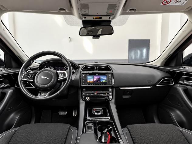 Jaguar F-Pace 3.0 D V6 300 CV AWD aut. R-Sport - Foto 8