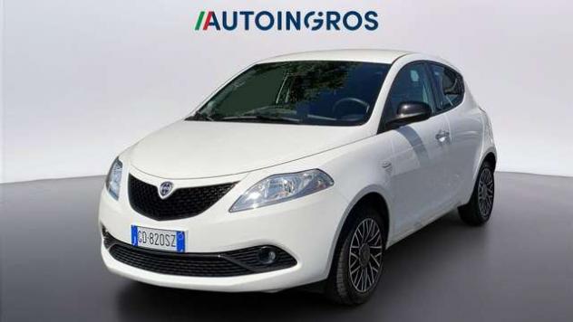Lancia Ypsilon 1.0 firefly hybrid Gold s&s 70cv