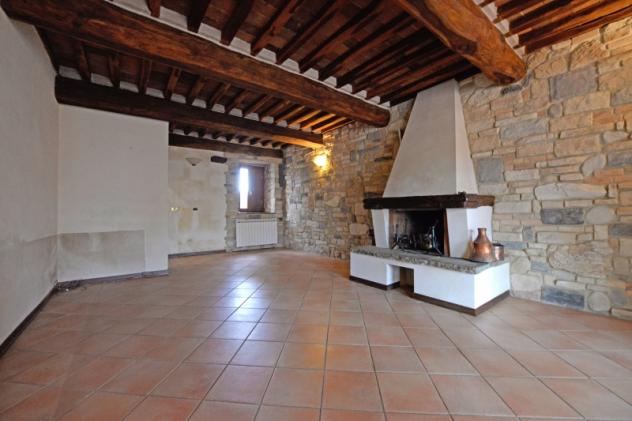 SAN PIERO A SIEVE PORZIONE EDIFICIO COLONICO GIARDINO