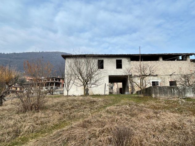 rustico con terreno edificabile
