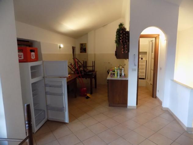 VENDESI A CESIO IN CENTRO PAESE CASA AUTONOMA SU TRE LIVELLI IN PERFETTO STATO - Foto 6