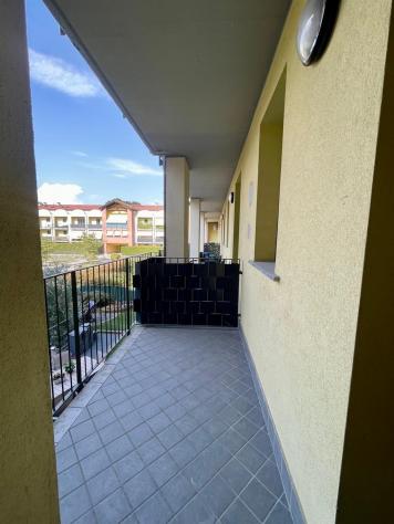 Bilocale con terrazzi coperti, box e ascensore nel cuore del paese - Foto 18