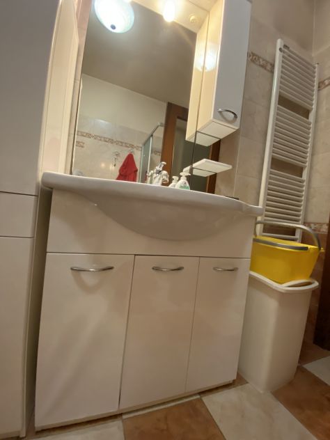 mobile bagno con lavabo e specchiera bianco - Foto 4