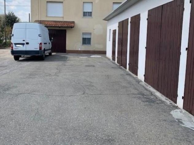 Casa indipendente di 100 m² con più di 5 locali e box auto in vendita a Cavezzo