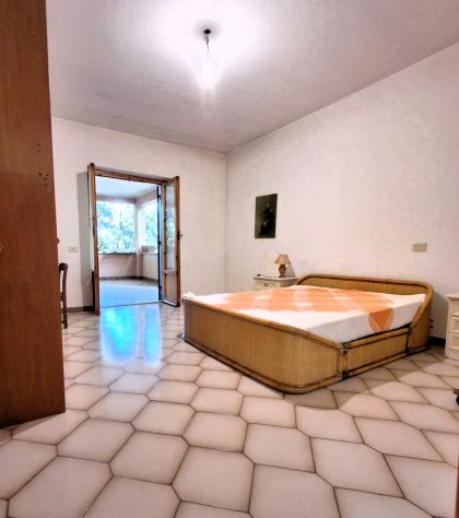 Ampio quadrilocale con terrazzo e camino - Foto 8
