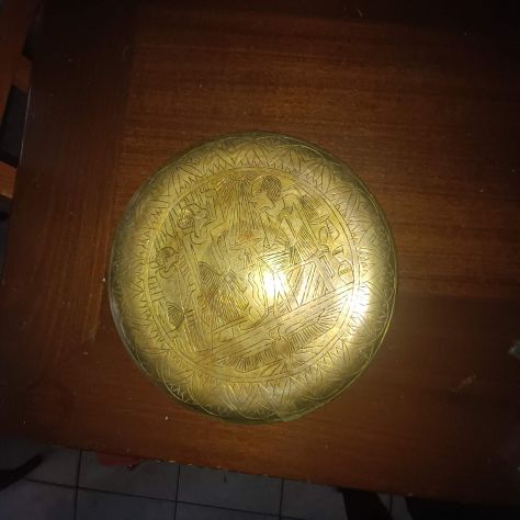 piatto in ottone con incise scena rituale egizio - Foto 3