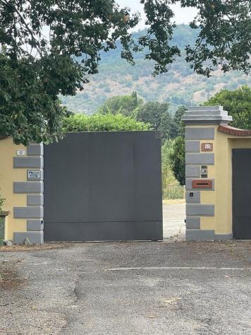 VENDESI VILLA CON GIARDINO A POCHI MINUTI DA RUFINA - Foto 4