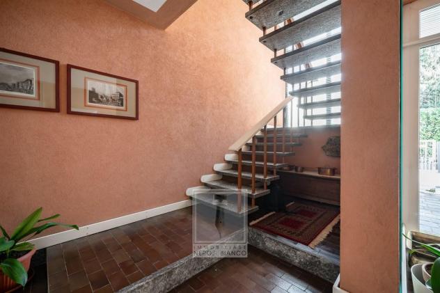 VILLA BIFAMILIARE CON PARCO DI 770 MQ IN CENTRO CALOLZIO - Foto 8