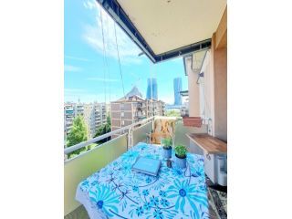 Trilocale con terrazzo ottavo piano di fronte a citylife
