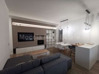 MOCCIA AMPIO E LUMINOSO BILO RISTRUTTURATO ED ARREDATO NUOVO (LU)