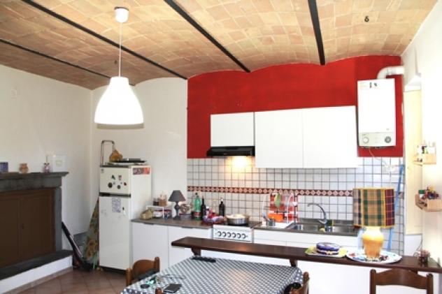 Porano - vendesi appartamento con balcone e magazzino in cielo-terra