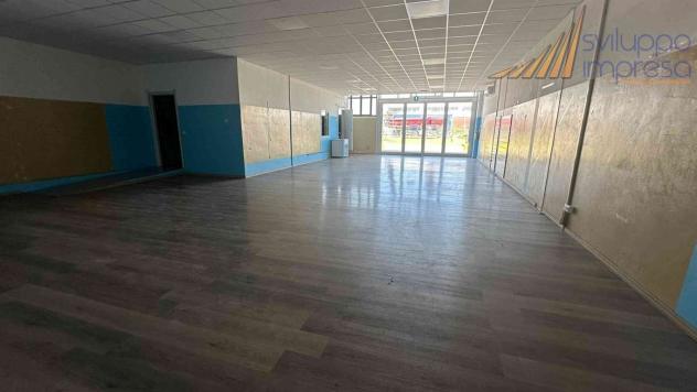 SPAZIO COMMERCIALE CON MAGAZZINO - Foto 7
