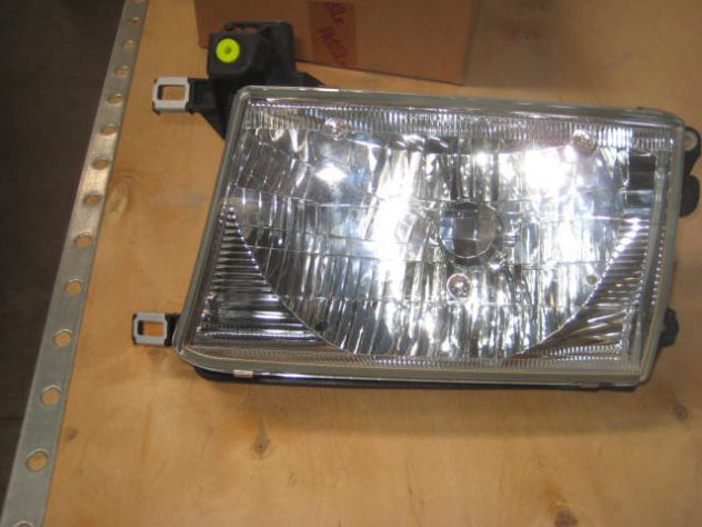 FARO ANTERIORE DESTRO TOYOTA 4RUNNER 81110-35320
