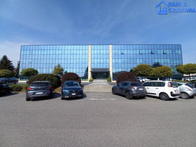 Immobile di 370 m² con più di 5 locali in affitto a Limbiate - Foto 3
