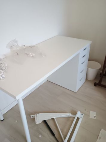 Montaggio/installazione e smontaggio di mobili.