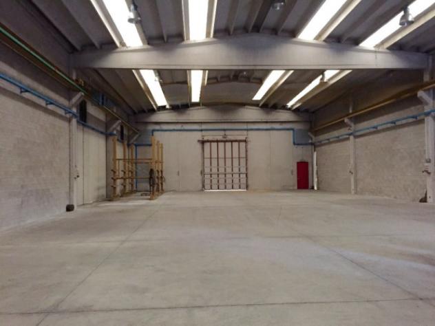 Immobile di 650 m² con 3 locali in vendita a Roncadelle