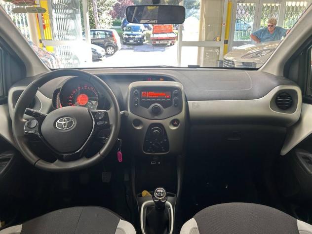 Toyota Aygo 1.0 VVT-i 69 CV 5 porte x-black TSS - Foto 10