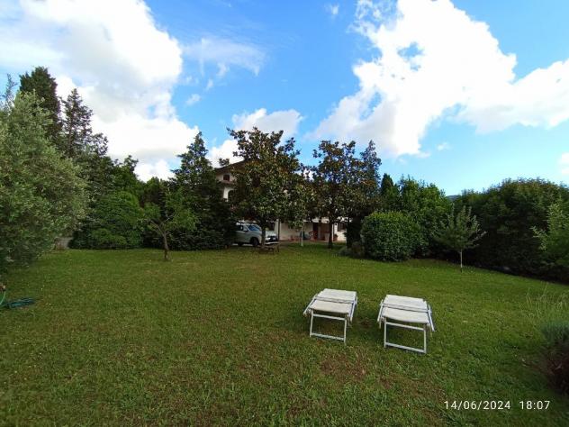 Villa di mq 350 .
Composta da due abitazioni che si vendono in blocco
Nel verde e ben esposta al sole
Poco distante dal centro - Foto 7