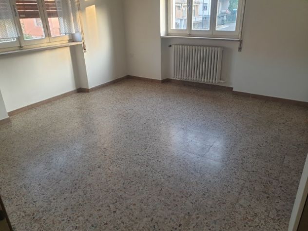 APPARTAMENTO CON INGRESSO INDIPENDENTE AL PIANO RIALZATO - Foto 5